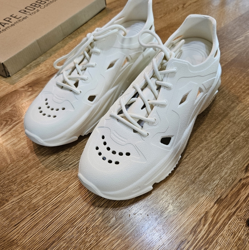 White Sneakers, Cape Robbin, Sz 10, NIB